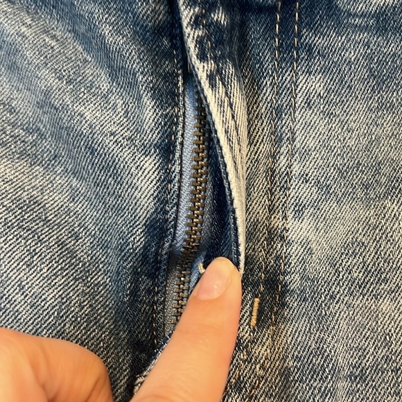 GAP Medium Wash Distressed 5” Denim Shorts - Picture 9 of 12